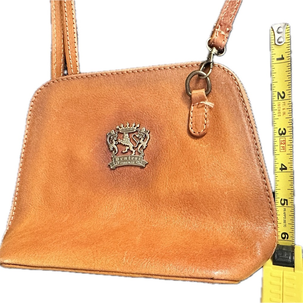 Elegant Tan Leather Shoulder Bag